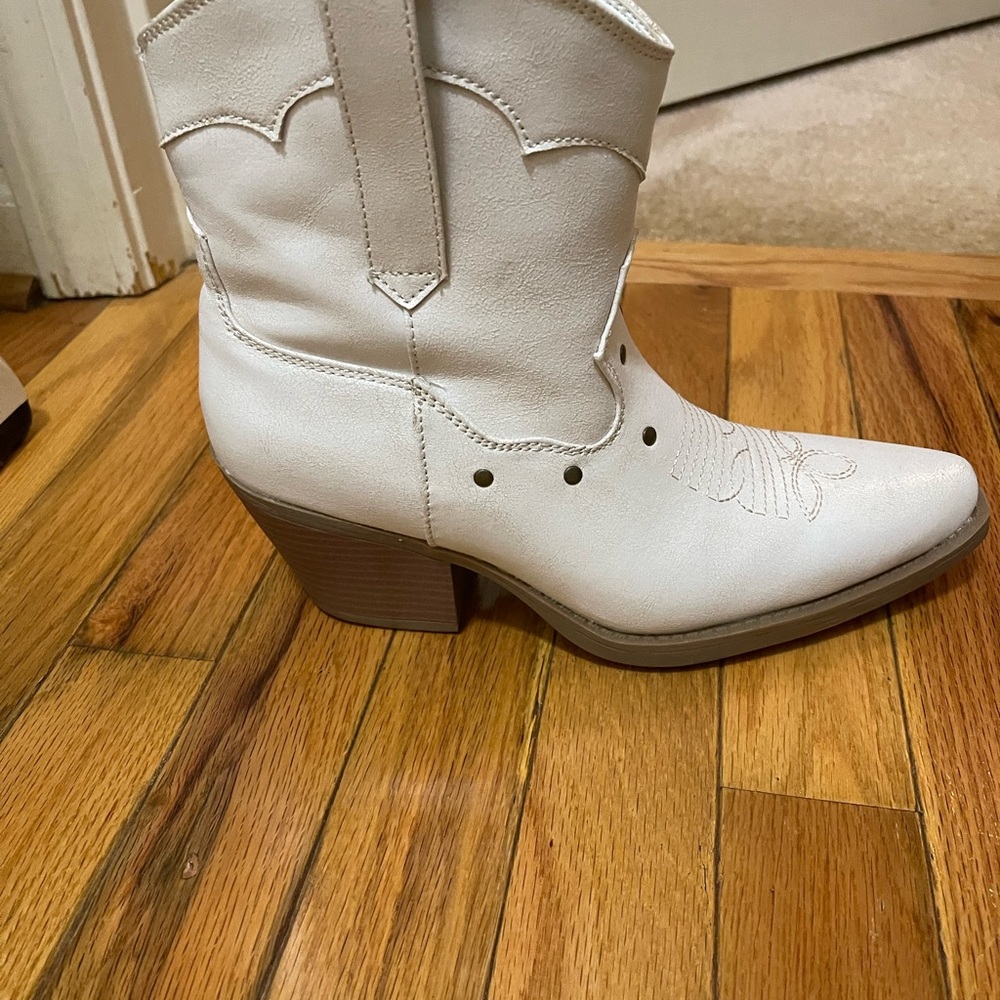 Sugar White Heeled Western Boots